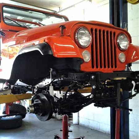 jeep-on-rack-auto-repair